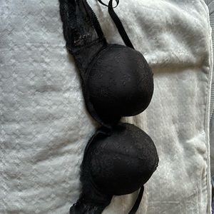 Black bra new never warn. Size 44d